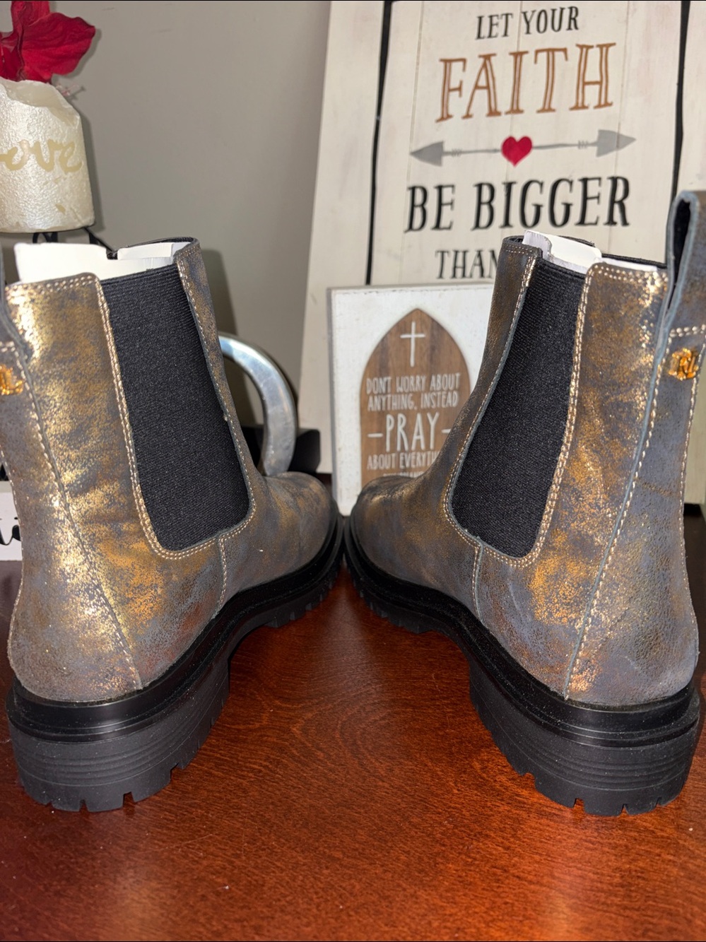 Lauren Ralph Lauren Corinne Metallic Gold Distress Chelsea Lug Sole Boots 10 NWT - Picture 12 of 17